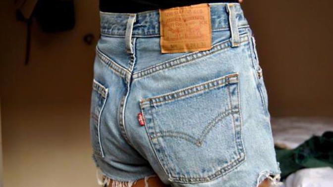 Should a girl still wear denim shorts if she has no ass? Do all girls look good in denim shorts?