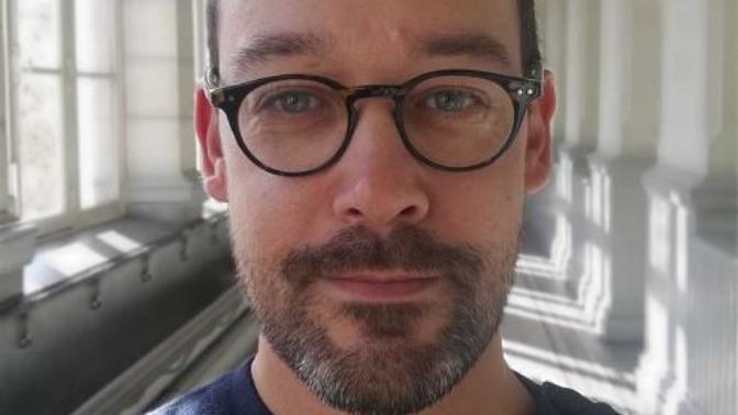 Need advice and comments on dating app photos?