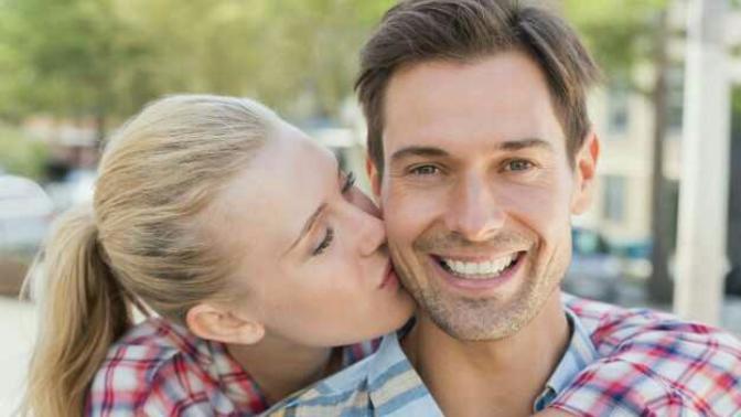 Where do girls like to kiss boys?