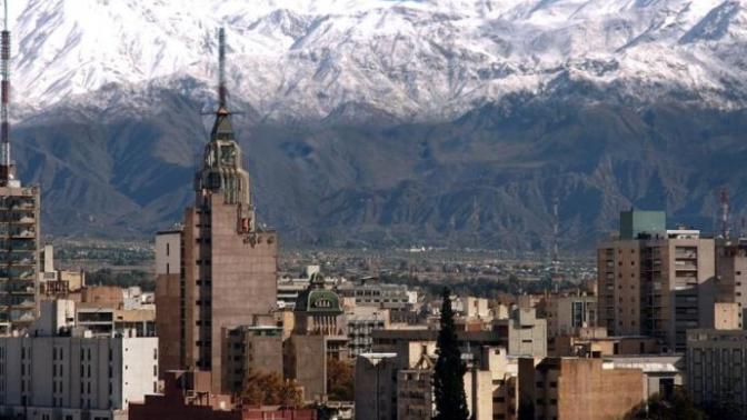 Are Argentinians friendly people towards foreigners regardless of their background?