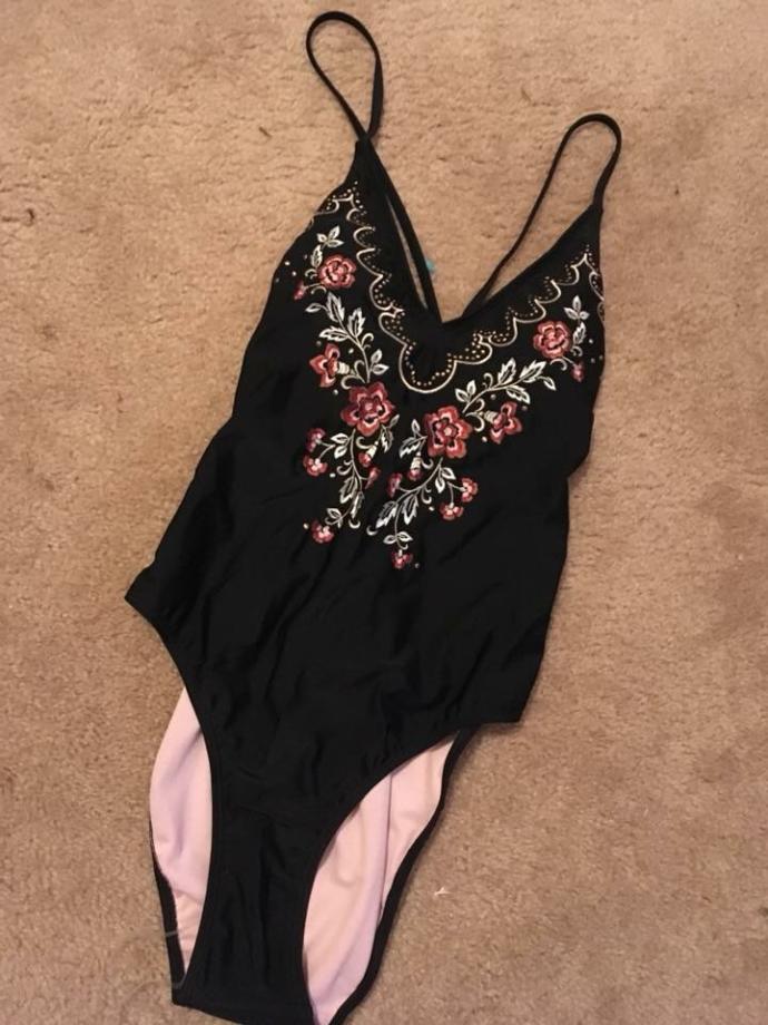 What kind of swimwear is the best for small bust?