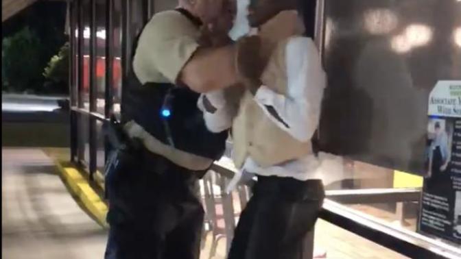 How do you feel about this cops reaction?