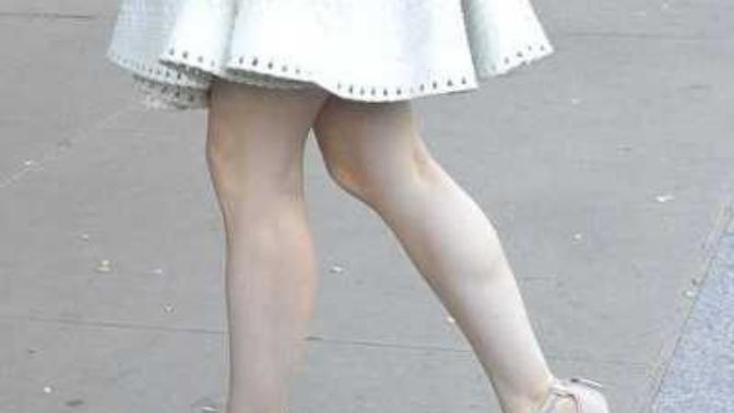 Are pale legs attractive?