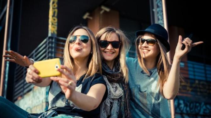 Are there really photogenic and un-photogenic people?