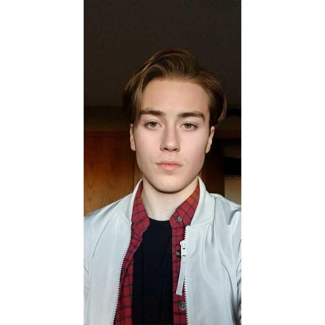 Uhh how do I look and rate me pls I'm an attention hor bruh so pls give a brotha some love or imma hunt you down and destroy your bloodline biatch?