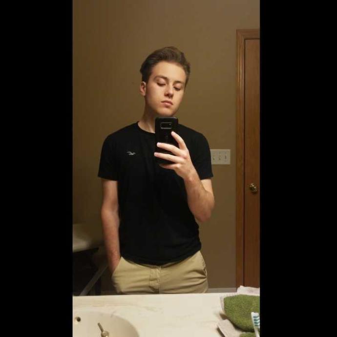 Uhh how do I look and rate me pls I'm an attention hor bruh so pls give a brotha some love or imma hunt you down and destroy your bloodline biatch?