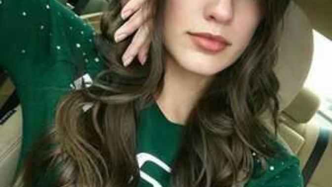 What's a nice compliment I can leave on a girl's picture?