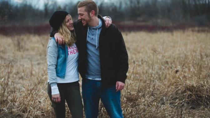 What are the signs a guy is inexperienced in dating?