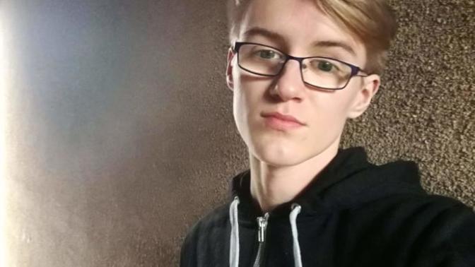 Girls, I've recently purchased glasses, do I look attractive?