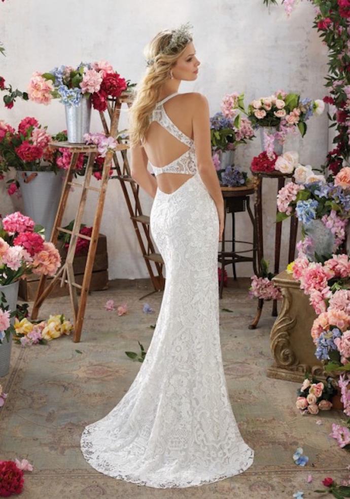 Which wedding dress is good for beach wedding?