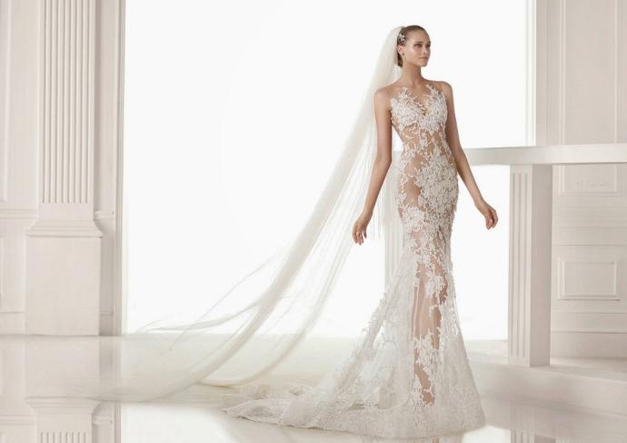 Which wedding dress is good for beach wedding?