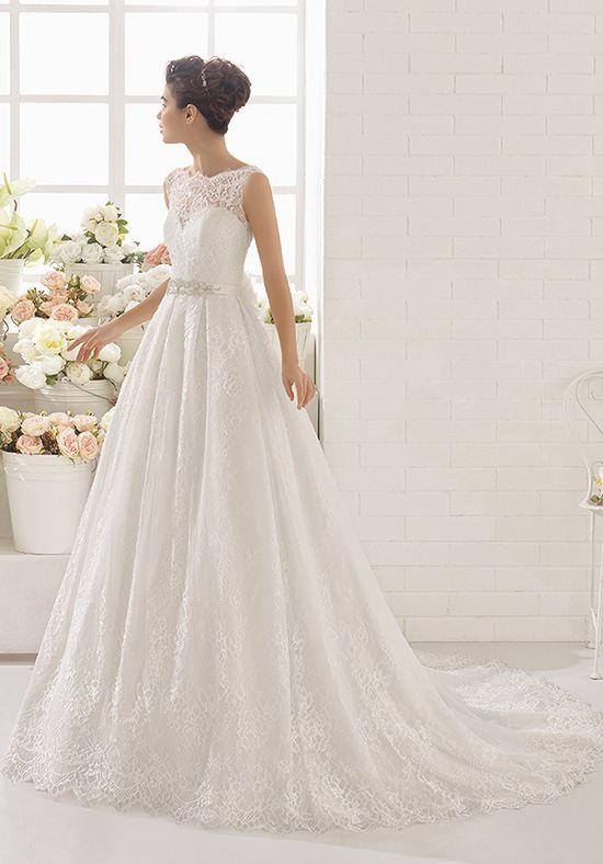 Which wedding dress is good for beach wedding?