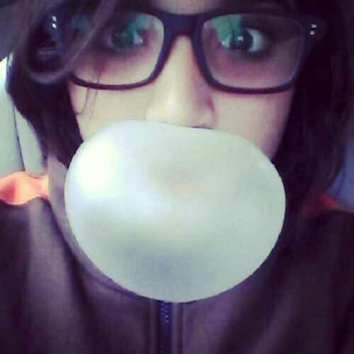 Do huge glasses make us unattractive?