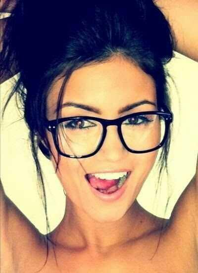 Do huge glasses make us unattractive?