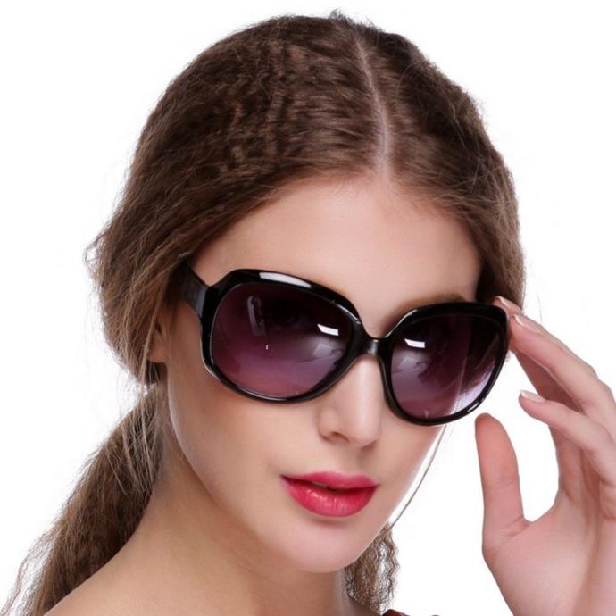 Do huge glasses make us unattractive?