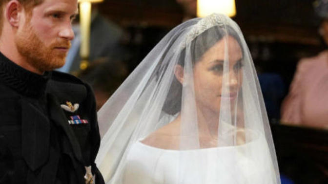 Does Meghan Markle seem disingenuous to you (her fake smile during the wedding stands out to me the most-even more than fake interviews)?