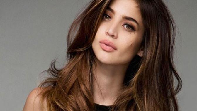 Do you find girls with strong or softer facial features to be more attractive?