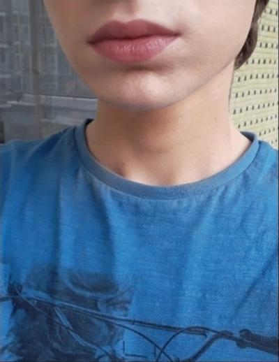 Girls, do i look better with tan or pale?