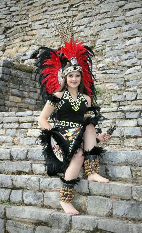 Guys who would you rather date: Mexican women or Dutch women?