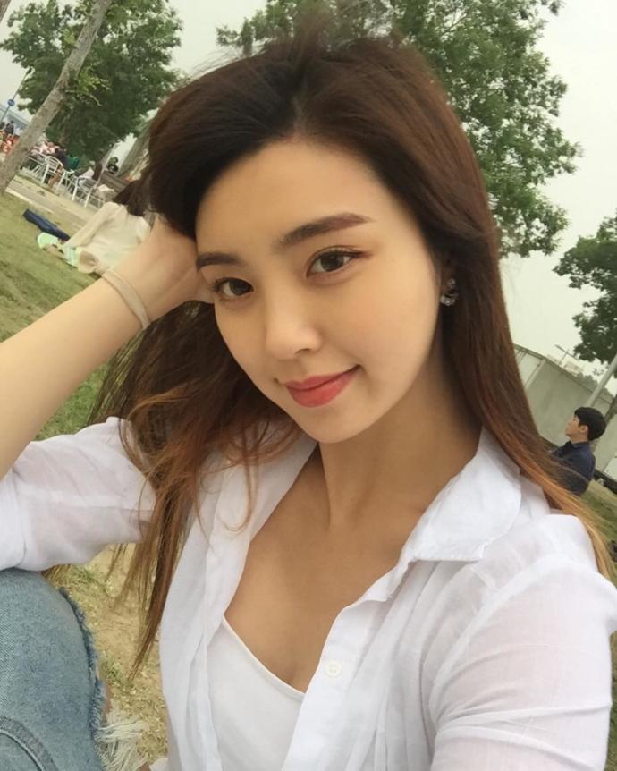 Do most Korean Women sun tan as well as Sewhee Cho? Which way is she more attractive?