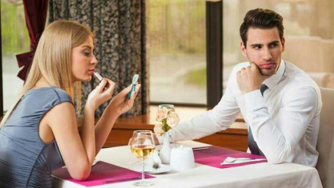 Guys, do you prefer to pay for things on the first few dates?