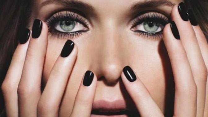 Black nail polish : yes or no?