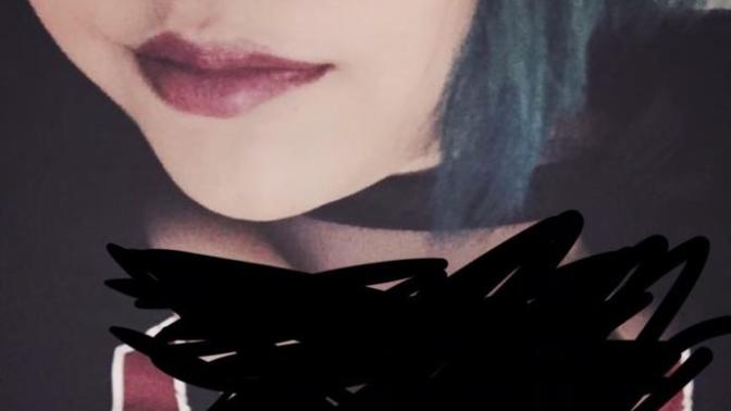 What’s this girl’s eye color?