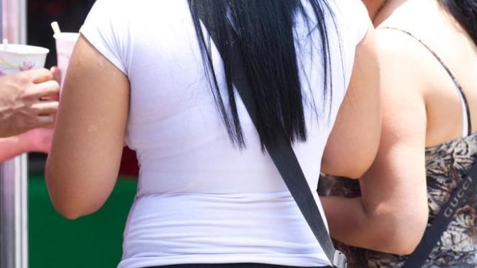 Do guys like black leggings and thong in a girl?