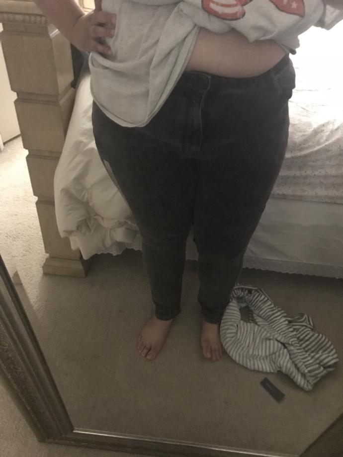 Do you think these Apple π bottoms Look too big on me compared to how they are suppose to fit?
