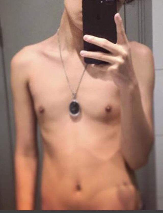 Does this guy have a nice body or do you think he kinda looks physically weak?