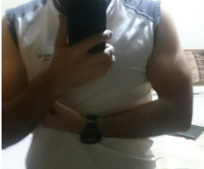 Dose my arms looks small?