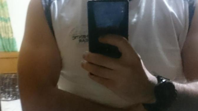 Dose my arms looks small?
