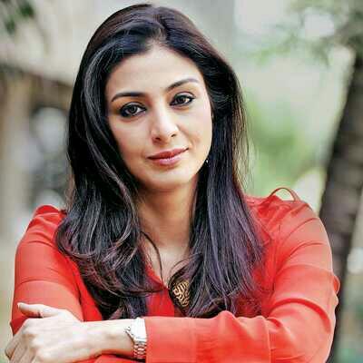 Which actress looks like a aunty and which one is beautiful?