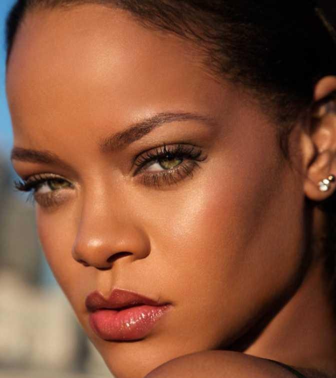 Is black hair and blue eyes an attractive combination on girls?