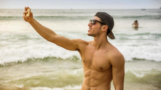 What's your opinion on shirtless selfies/ thirst traps on guys?
