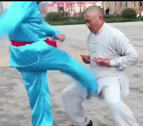 Girls, do you think any girl can beat up guy by just once and strong kick his balls?