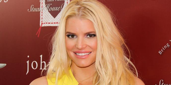 How will you react if your girlfriend dyed her hair a blond platinum color?
