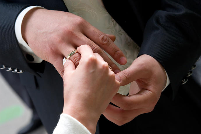Should men wear a wedding ring when they get married?
