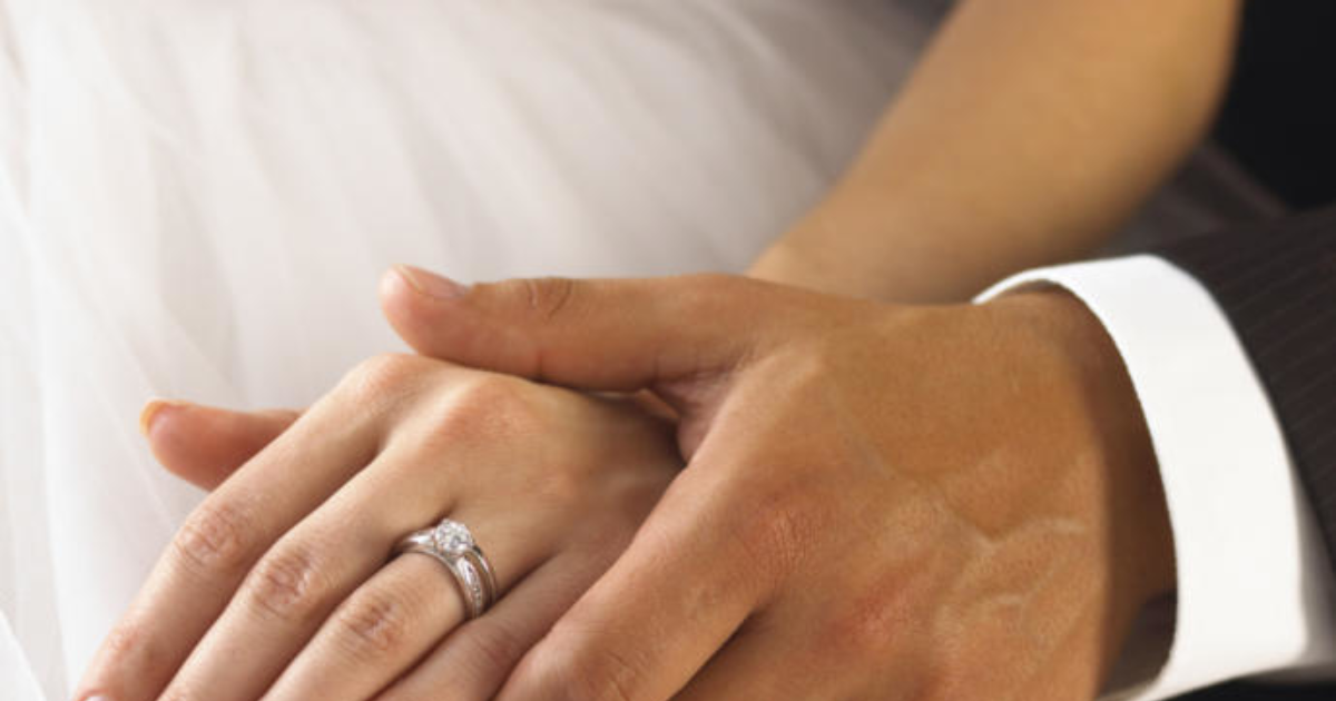Should men wear a wedding ring when they get married? GirlsAskGuys