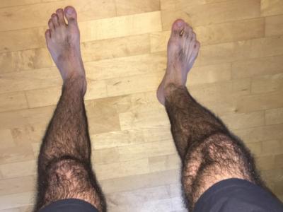 Girls, Should men shave in summers while wearing shorts and half sleeve shirt?
