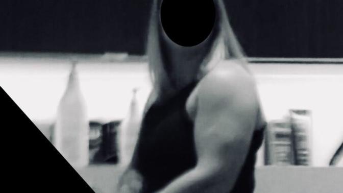 Does this chick look crazy strong even without flexing in this pic? Like isn't it rare to see women with arm muscles this big?