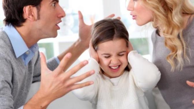 How to help little siblings when parents are fighting?