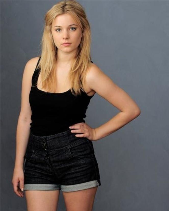 Rate the looks of this actress out of 10?