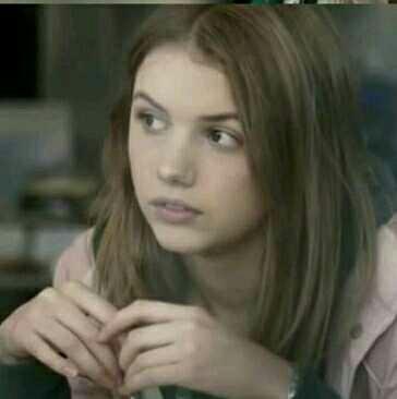 Does she look better as a blonde or a brunette??