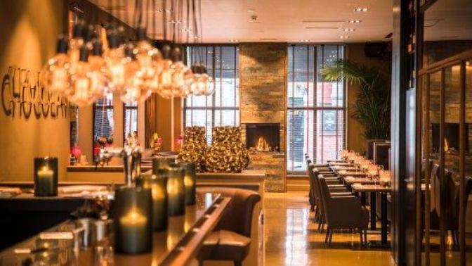 Seattle: Which Seattle restaurant is known for being called 'high class Hooters'?