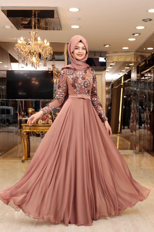 Which dress is better for my cousin's Wedding ?