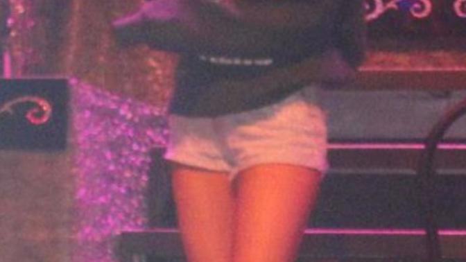 Does Ariana grande look short? how much does she weigh?