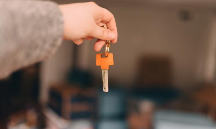 Should I give my boyfriend a key to my place?
