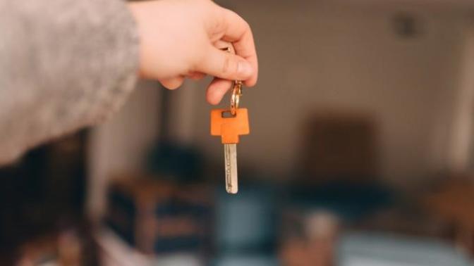 Should I give my boyfriend a key to my place?