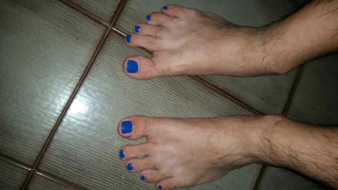 Do you like my man toe nails?